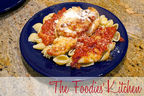 Pollo a la Parmesana & Salsa de Tomate Fácil - The Foodies' Kitchen